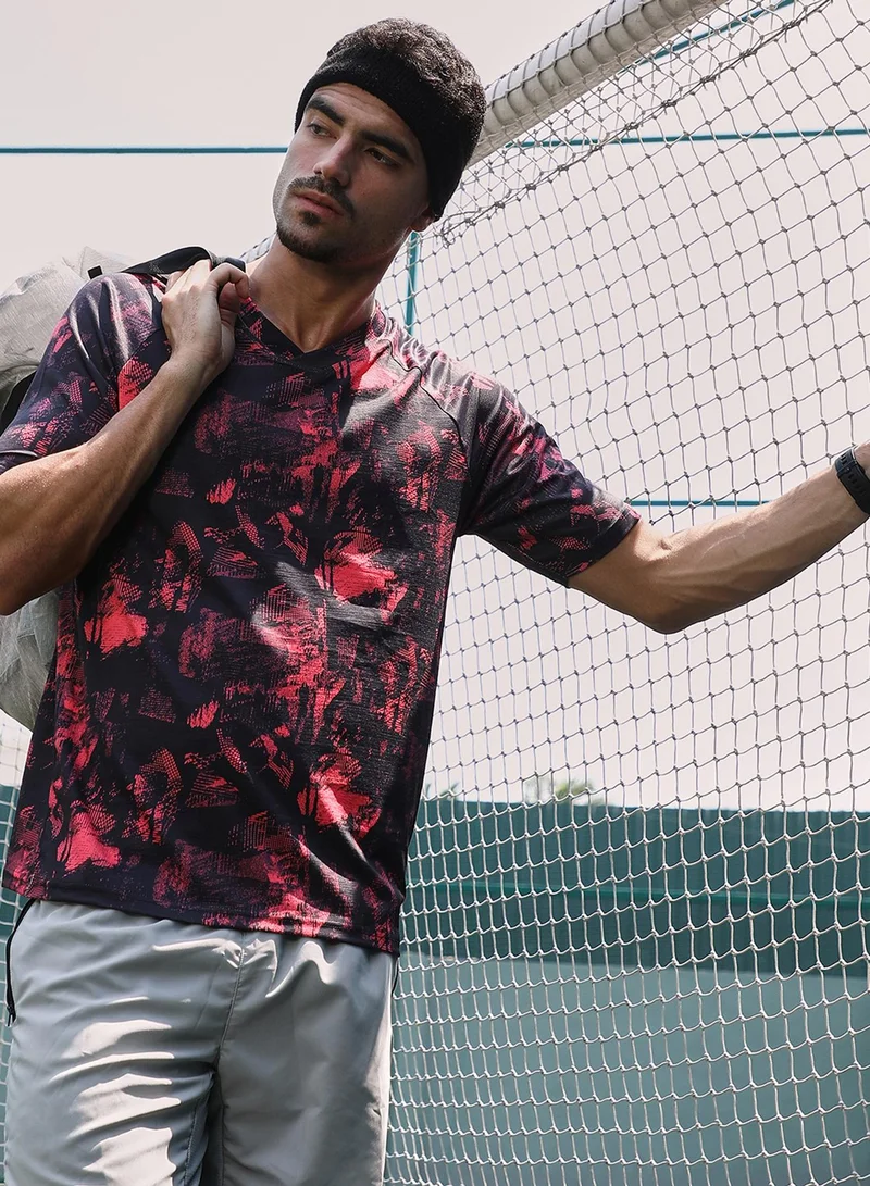 Campus Sutra Campus Sutra Men's Scarelet Red & Midnight Black Abstract-Imprint Activewear T-Shirt For Casual Wear | V-Neck | Short Sleeves | Jersey T-Shirt Crafted With Comfort Fit For Everyday Wear