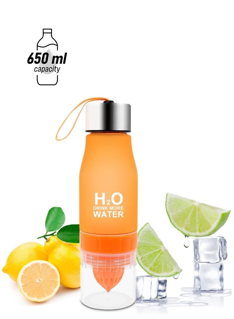 H2O زجاجة ماء محمولة بسعة 650 مل مع مُعَزِّز فواكه وعصير ليمون، كوب عصر خالي من BPA، زجاجات عصير بنكهة رياضية - Image 1