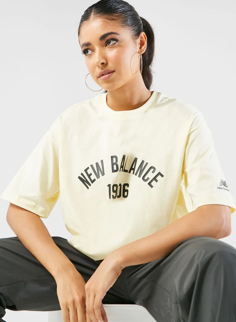 نيو بالانس Essentials Varsity Oversized T-Shirt