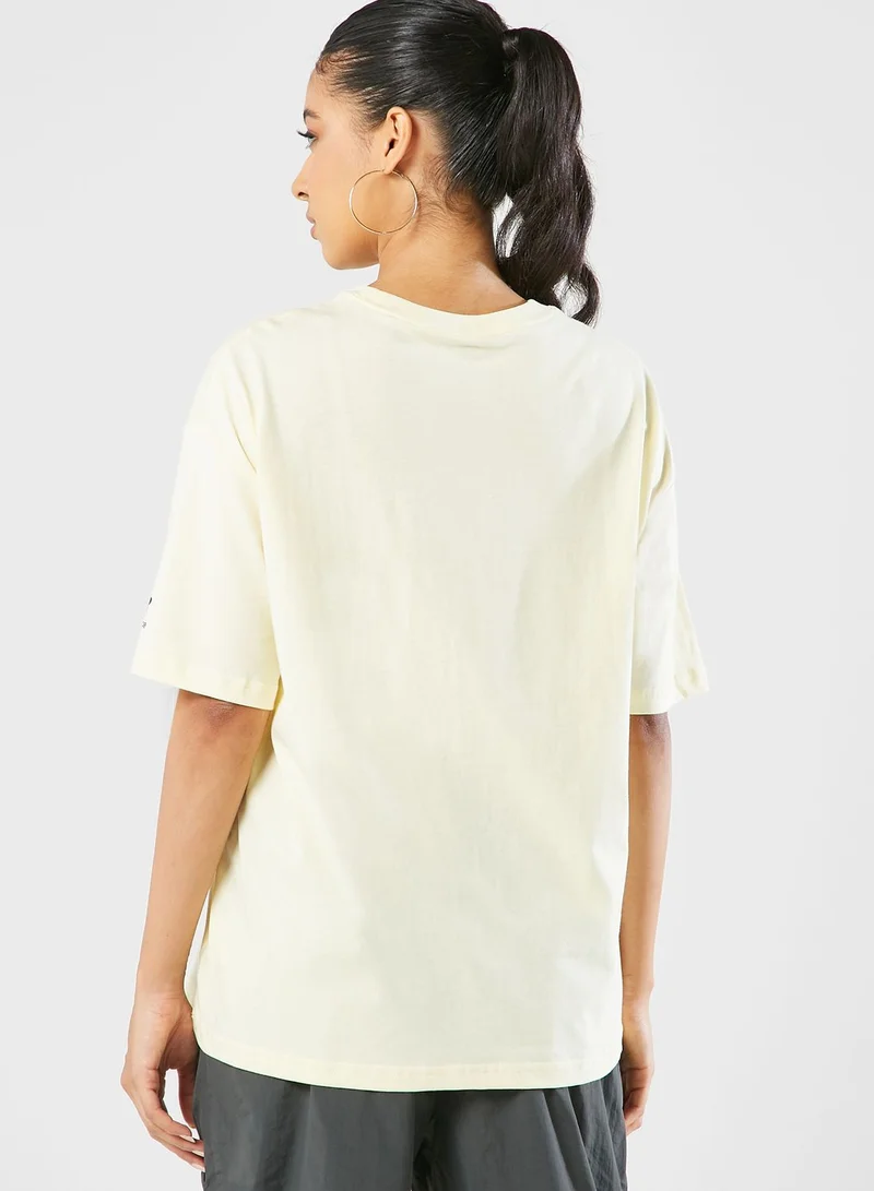 نيو بالانس Essentials Varsity Oversized T-Shirt
