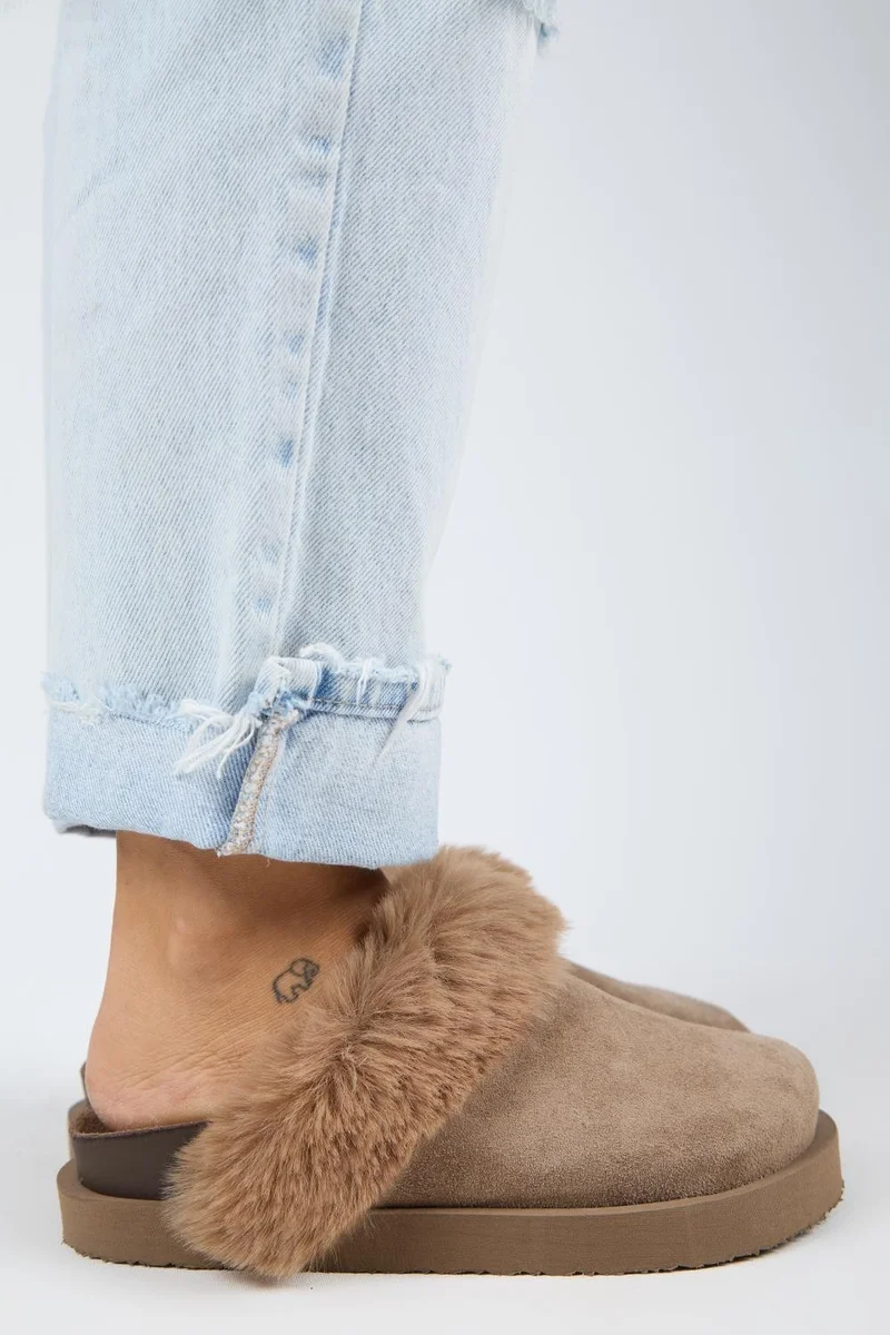 مانجيرو شباشب مانيجيرو رزقاهي النسائية ذات النعل السميك والمبطنة بالفرو، مصنوعة من الجلد الطبيعي، بتصميم مسطح ومنصة، مصنوعة من فرو المنك