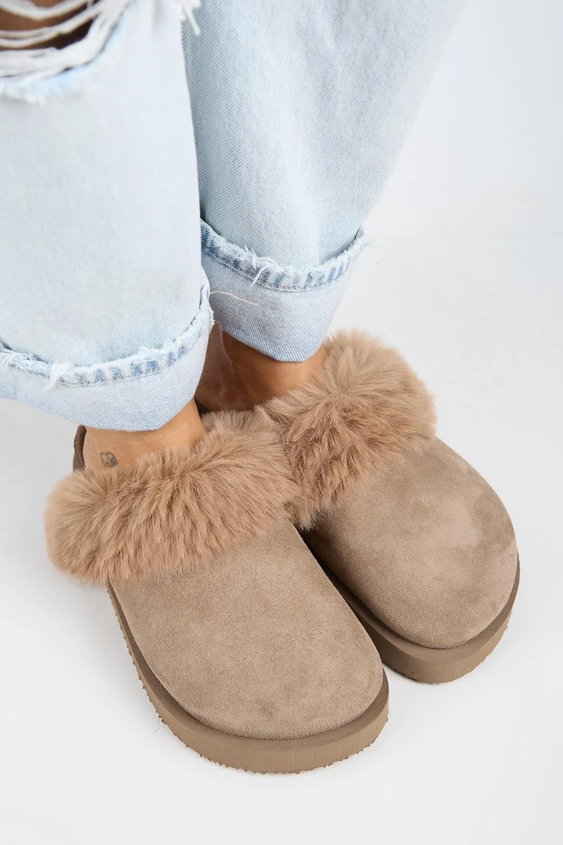 مانجيرو شباشب مانيجيرو رزقاهي النسائية ذات النعل السميك والمبطنة بالفرو، مصنوعة من الجلد الطبيعي، بتصميم مسطح ومنصة، مصنوعة من فرو المنك