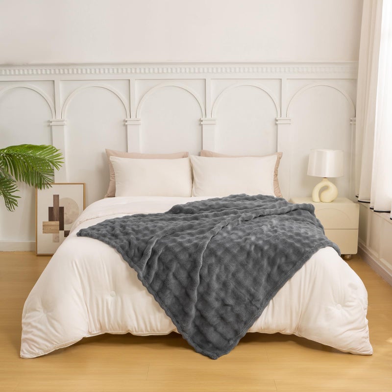 YUSOKI Faux Fur Throw Blanket with 3D Bubbles Super Soft Fuzzy Cozy Thick Blanket for Couch Chair Sofa Gift Home D?cor(Grey 50 * 60inches) - Image 4