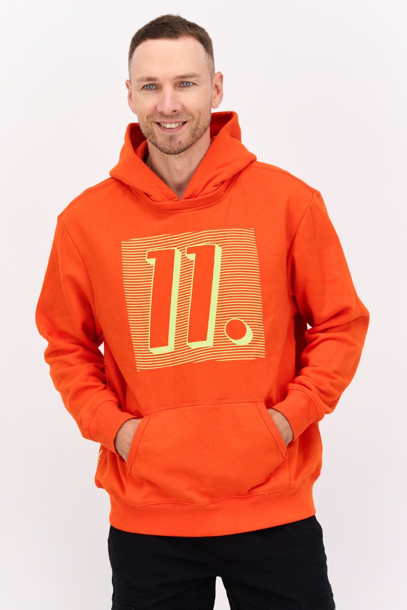 D RT هودي بأكمام طويلة بطباعة جرافيك للرجال، برتقالي - Image 1