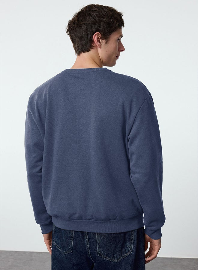 trendyol Indigo Oversize/Wide Cut Embossed Text Printed Inside Polar Fleece Sweatshirt TMNAW25SW00053 - Image 4