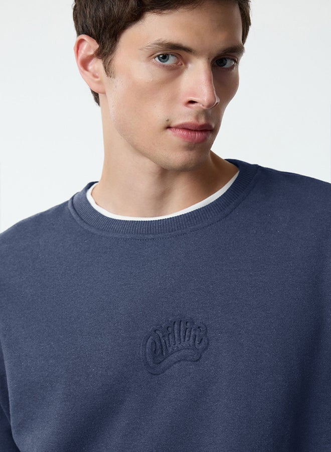 trendyol Indigo Oversize/Wide Cut Embossed Text Printed Inside Polar Fleece Sweatshirt TMNAW25SW00053 - Image 3