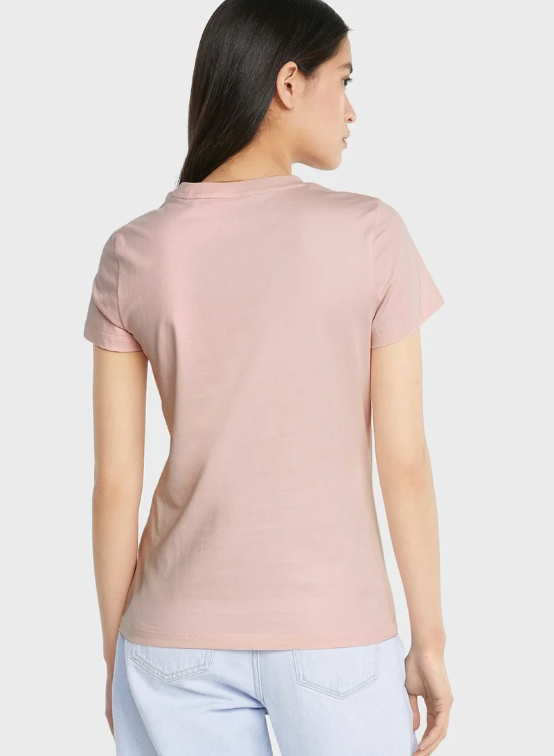 PUMA Classics Logo T-Shirt