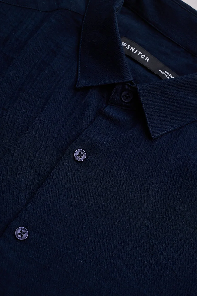 سنيتش قميص أزرق بقصة ضيقة