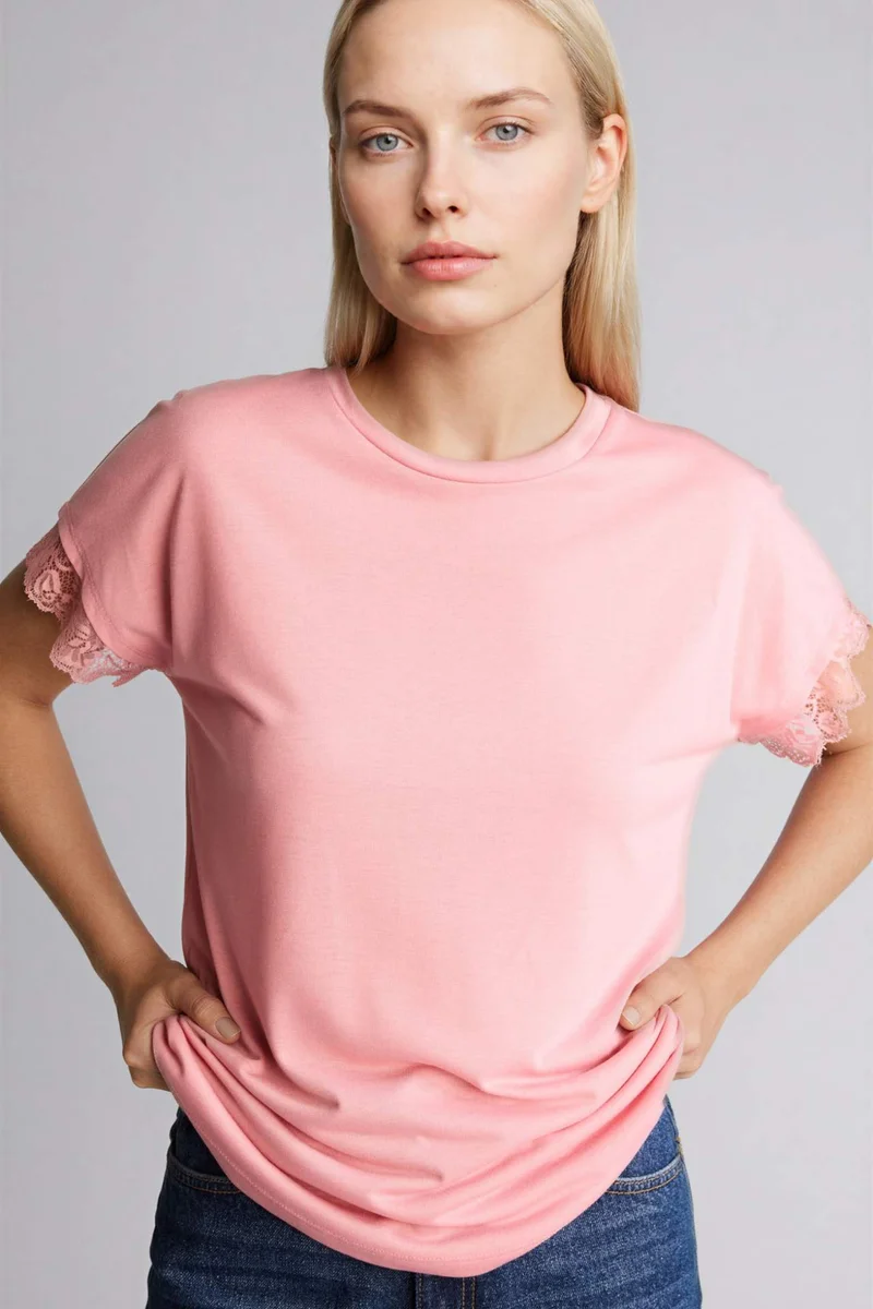 ديفاكتو Crew Neck Short Sleeve T-Shirt