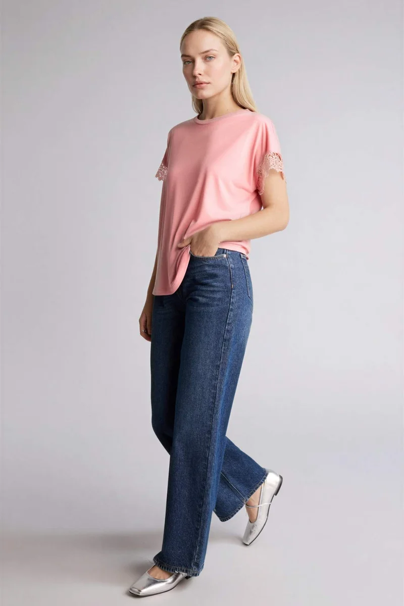 ديفاكتو Crew Neck Short Sleeve T-Shirt