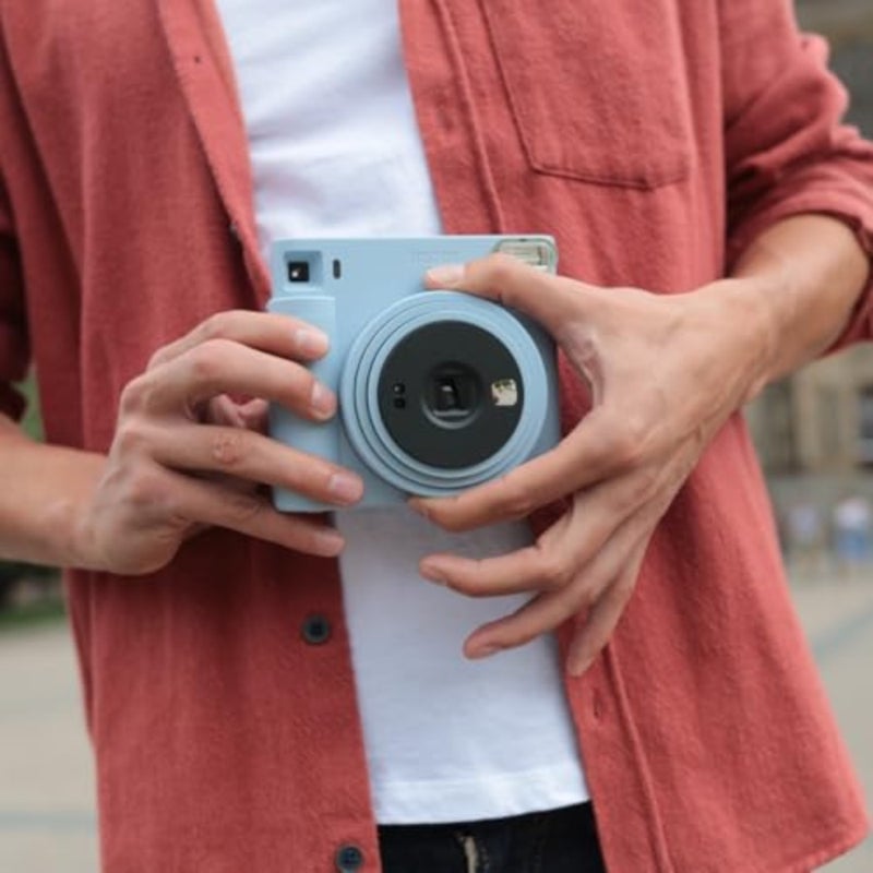 Instant camera for everyday use, plastic body, glacier blue, one-touch selfie mode and auto exposure - Image 3