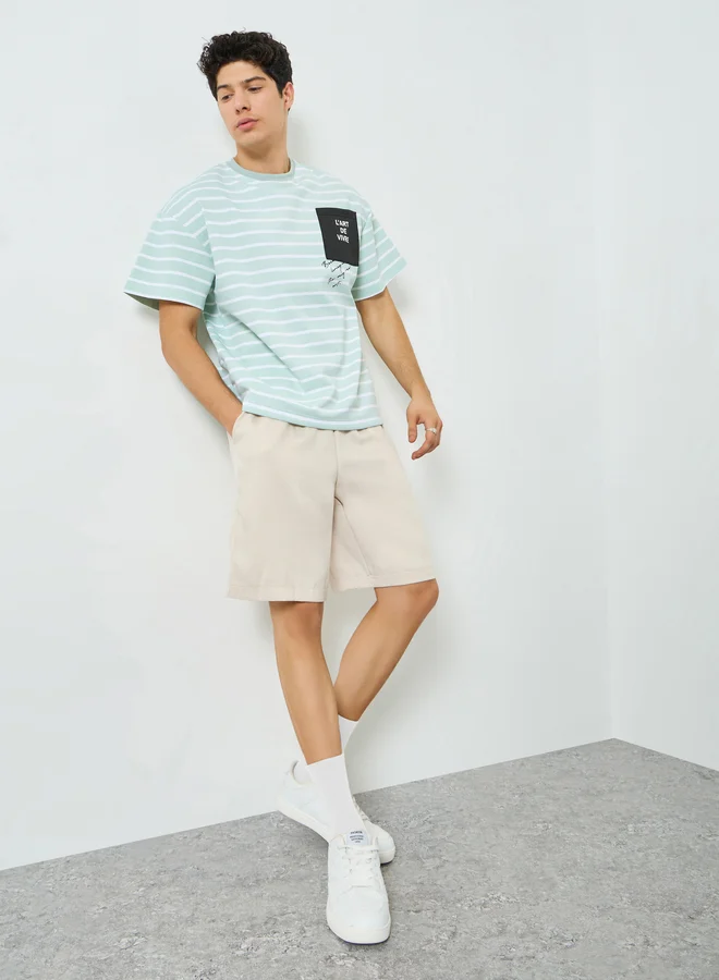 تايك تو Men Beige Drawstring Waist Pocket Detail Shorts