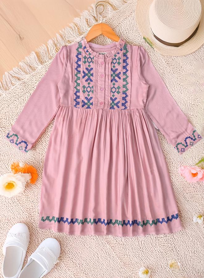 بيلا مودا فستان قطن مطرز بأكمام 3/4 وأزرار أمامية من بيلا مودا - Image 1