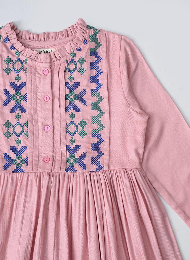 بيلا مودا فستان قطن مطرز بأكمام 3/4 وأزرار أمامية من بيلا مودا - Image 4