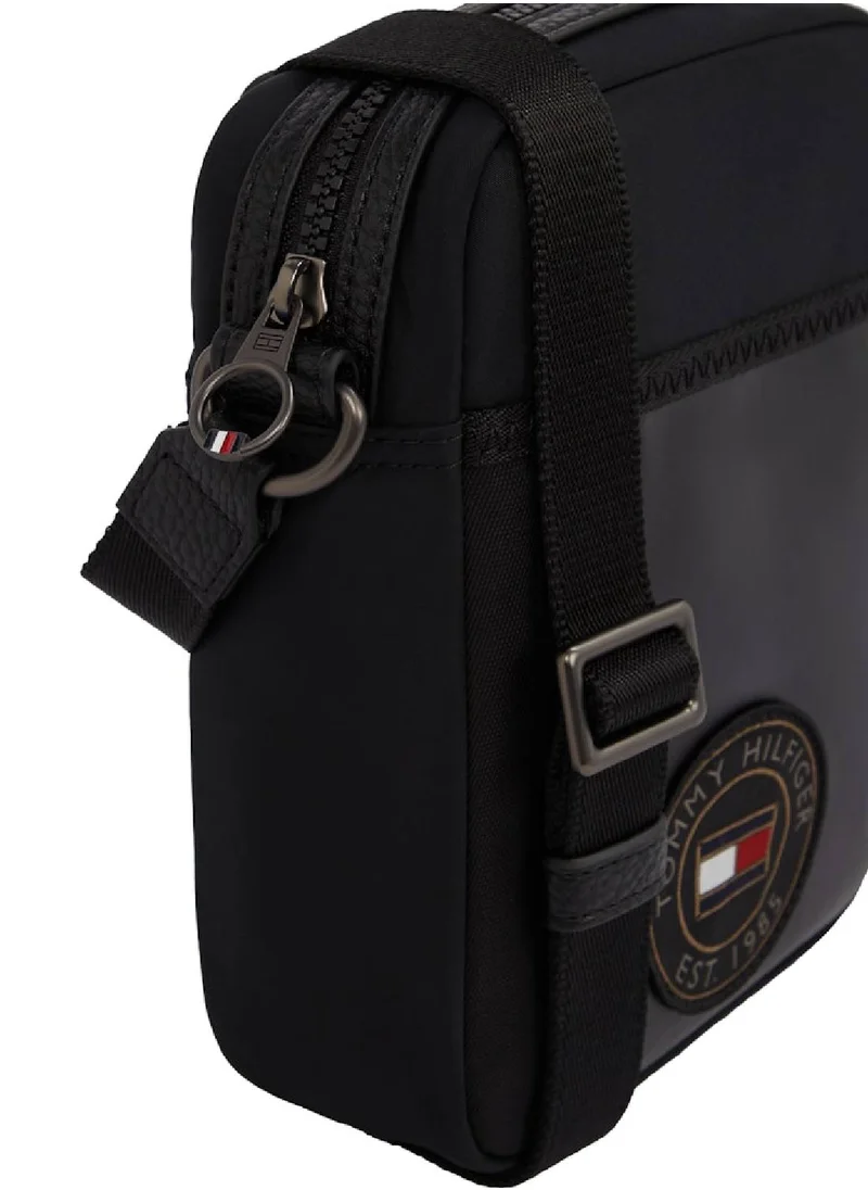 TOMMY HILFIGER Men's Mixed Texture Reporter Bag, Black- Recycled Polyester