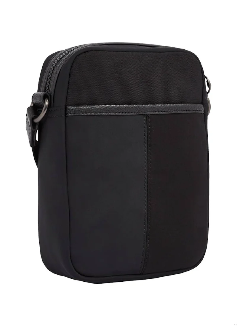 TOMMY HILFIGER Men's Mixed Texture Reporter Bag, Black- Recycled Polyester