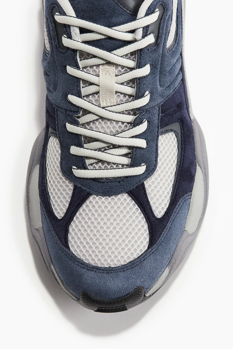 اتش اند ام حذاء رياضي بتصميم سميك