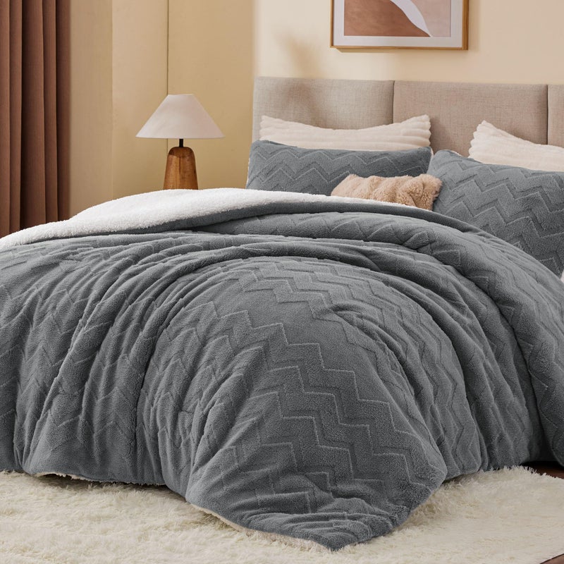 BEDELITE Fluffy Queen Comforter Set - Super Soft Sherpa Grey Comforter for Queen Size Bed, Luxury Warm Bedding Set for Winter, Fuzzy Bed Set 3 Pieces (1 Comforter, 2 Pillowcases) - Image 3