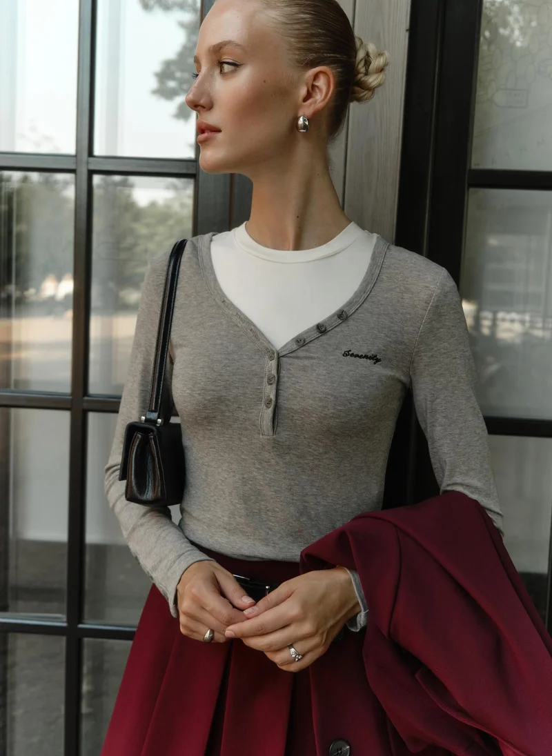 Lichi Knitted longsleeve with buttons and embroidery