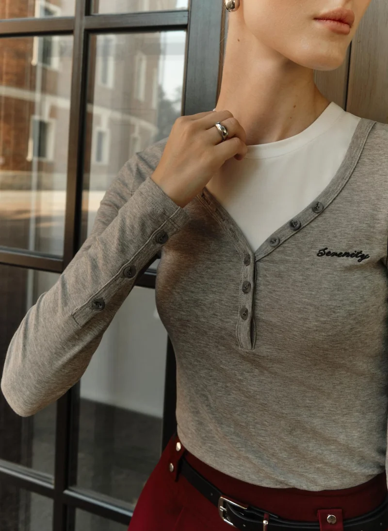 Lichi Knitted longsleeve with buttons and embroidery