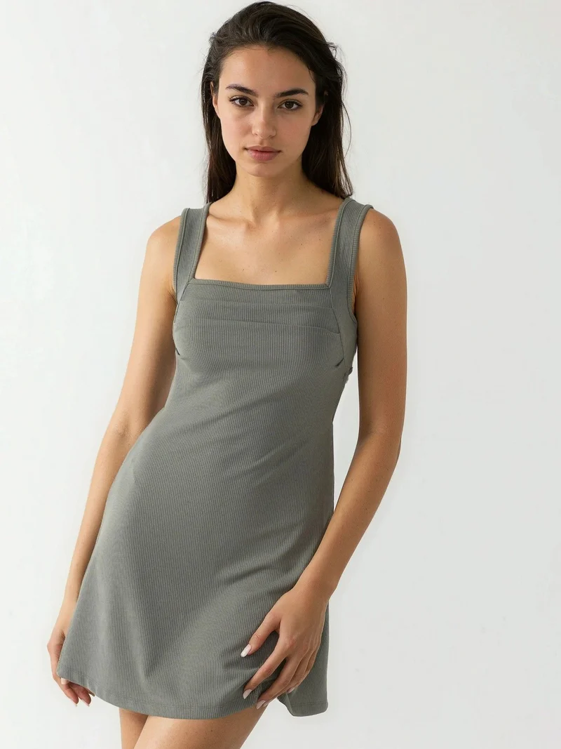 زوبعة فستان قصير بياقة مربعة مكشكش