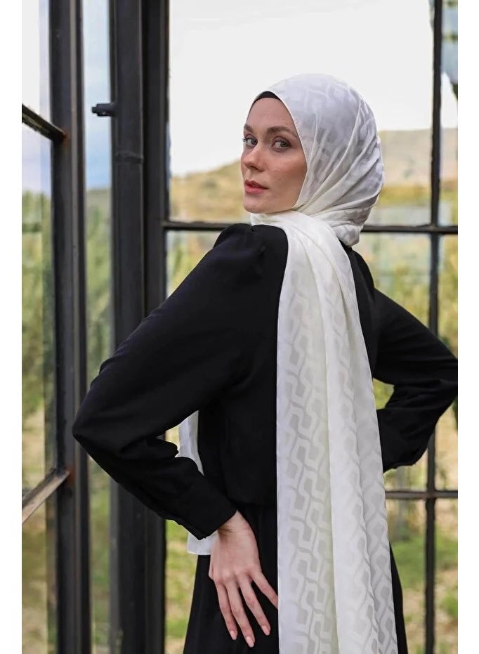 حجاب شال جاكار ناعم حريري بنقشة قطرات باللون الأبيض – مزيج قطن وفيسكوز - Image 3