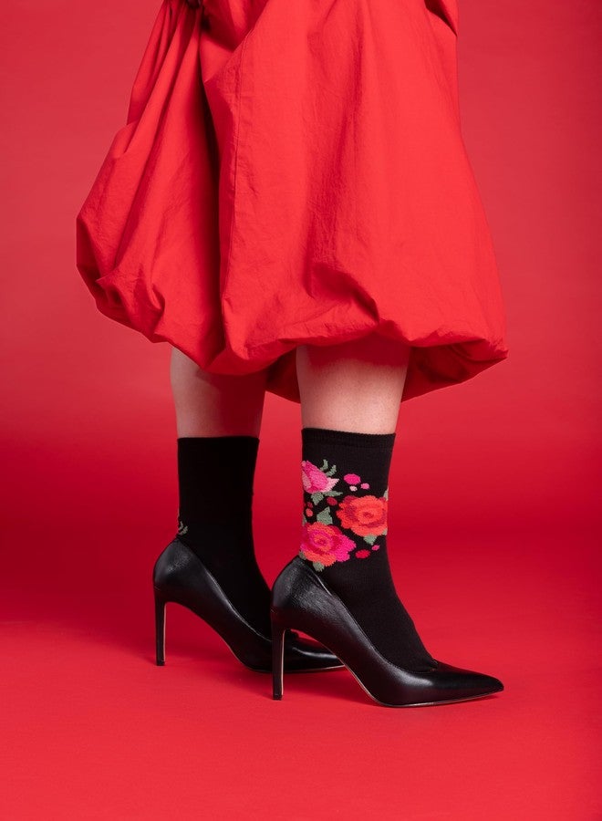 Hot Sox Women's Fuzzy Floral Crew Black Women's 4-10 - Image 2