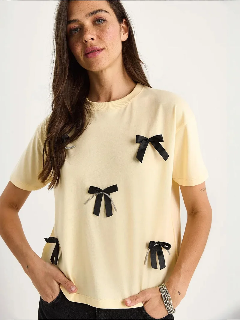 Bianco Lucci LUCCI Patterned Crop T-Shirt with Accessory Detail