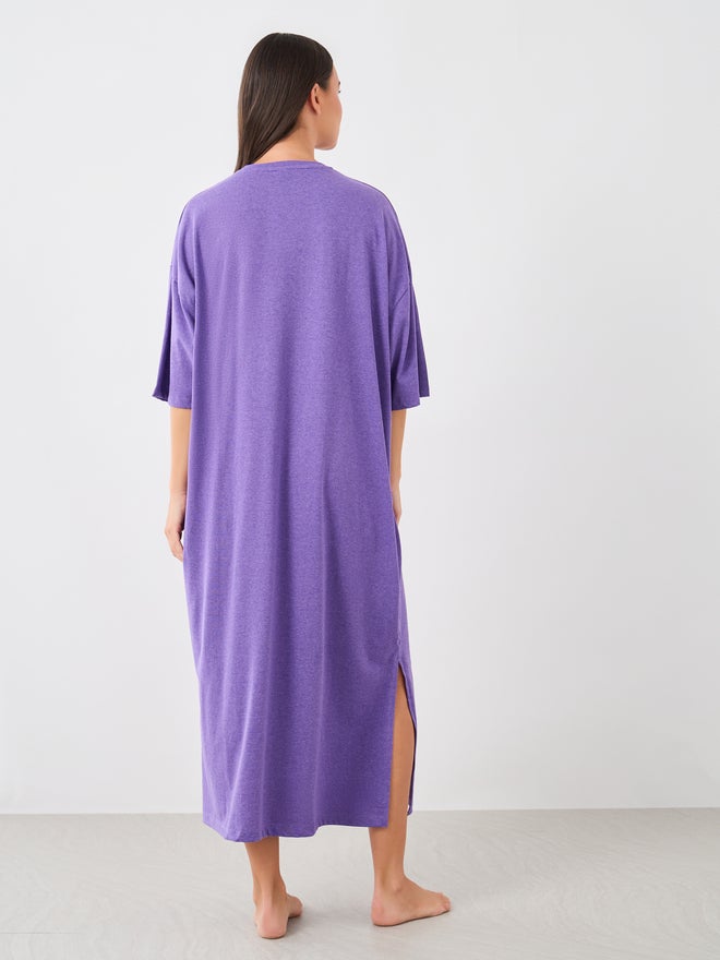 Styli Styli Unwind Solid Dropped Shoulder Pocket Detail Nightdress with Side Slit  - Image 4