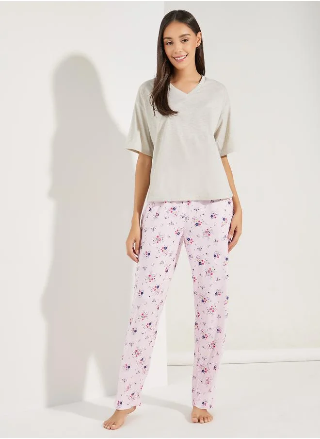 ستايلي Solid V Neck T-Shirt & Floral Print Pyjama Set