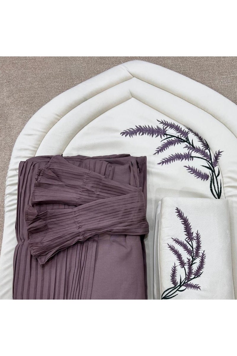 مجموعة هدايا رمضان طقم سجادة صلاة بشكل المحراب محشوة بطانة اسفنج سماكة ٢سم مع ثوب صلاة بربطة جانبية بكسرات- بنفسجي - Image 1