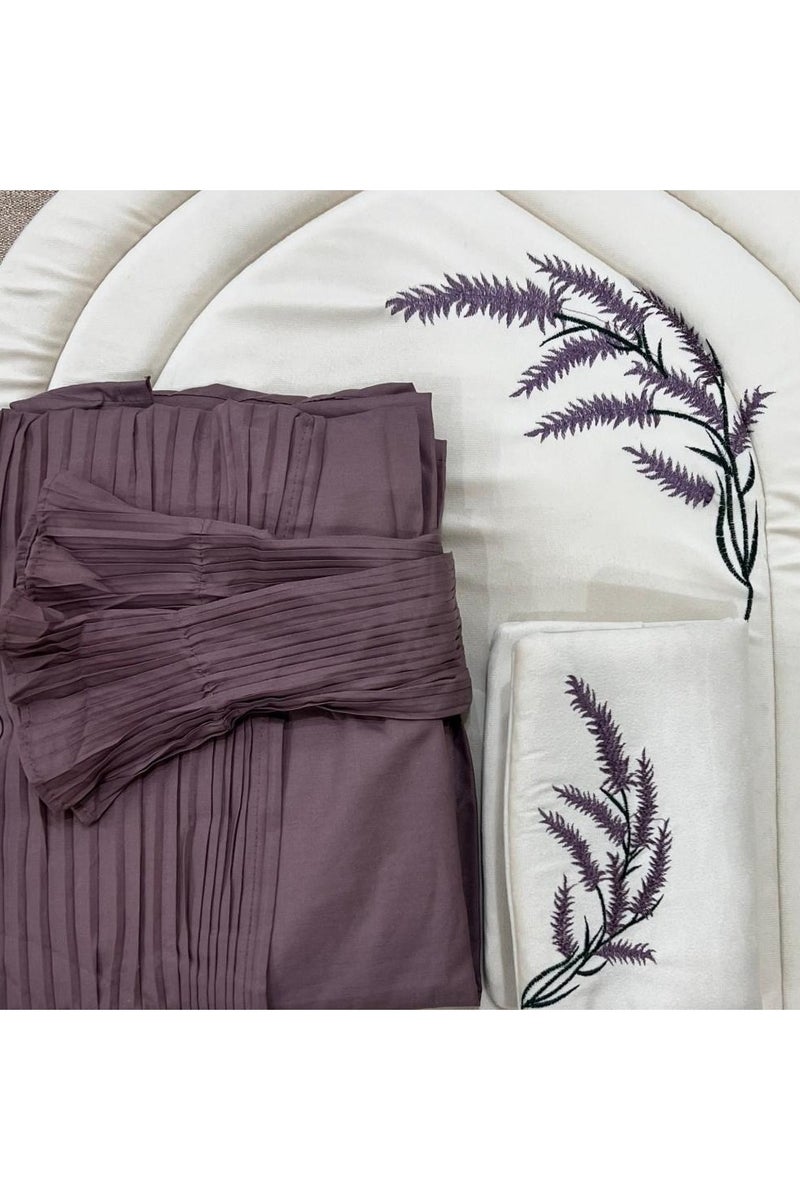 مجموعة هدايا رمضان طقم سجادة صلاة بشكل المحراب محشوة بطانة اسفنج سماكة ٢سم مع ثوب صلاة بربطة جانبية بكسرات- بنفسجي - Image 2