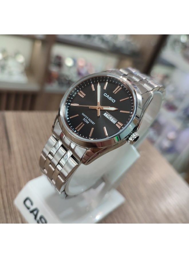 Casio MTP-1314SG-1AVDF Men’s Analog Watch – Black Dial, Two-Tone Silver & Gold Bracelet, Large Numerals, Date Display, Sporty Classic Design - Image 3