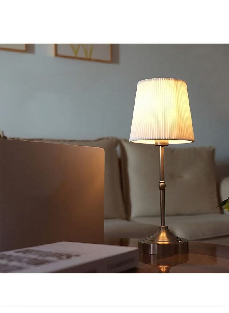مصباح طاولة بالضوء الدافئ، مفتاح لمس، مُنشأ من القماش والفولاذ، ومُتصل بمنفذ USB - Image 2