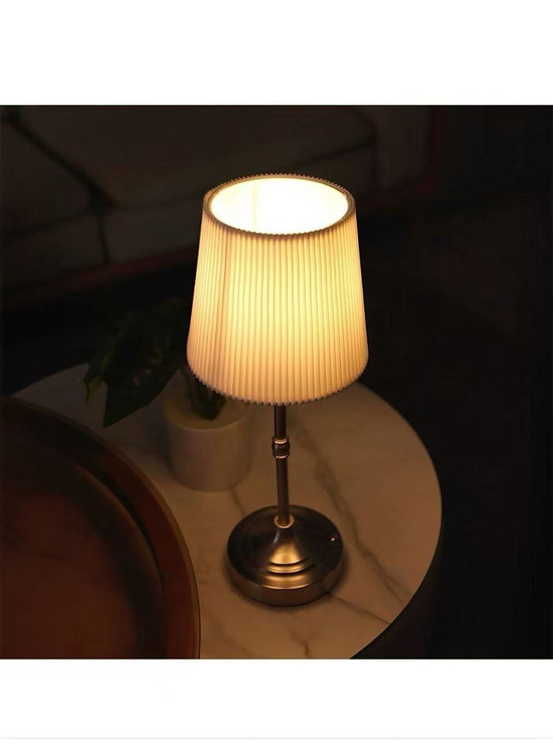 مصباح طاولة بالضوء الدافئ، مفتاح لمس، مُنشأ من القماش والفولاذ، ومُتصل بمنفذ USB - Image 4