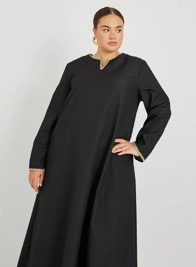 Styli Styli Plus Size Textured Notch Neck Jalabiya with Lace Detail