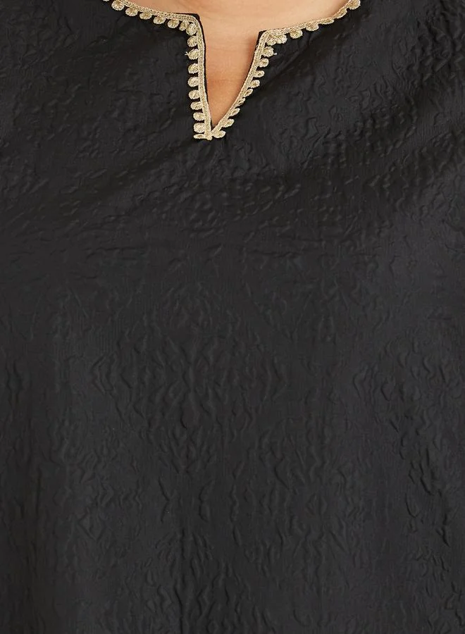 Styli Styli Plus Size Textured Notch Neck Jalabiya with Lace Detail