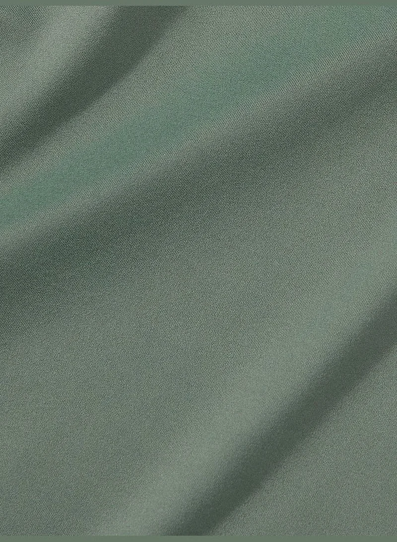 فيكتوريا سيكريت شورت أساسي ضيق من نسيج فيذر سوفت