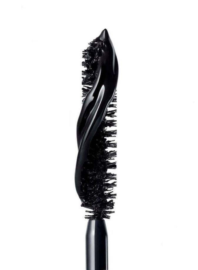 فالنتينو ماسكارا "فالنتينو لاش فولي" (Valentino Lash Folie) سعة 10 مل – ماسكارا سوداء تدوم طويلاً، تمنح كثافة وطولاً، ومقاومة للتلطخ. - Image 2