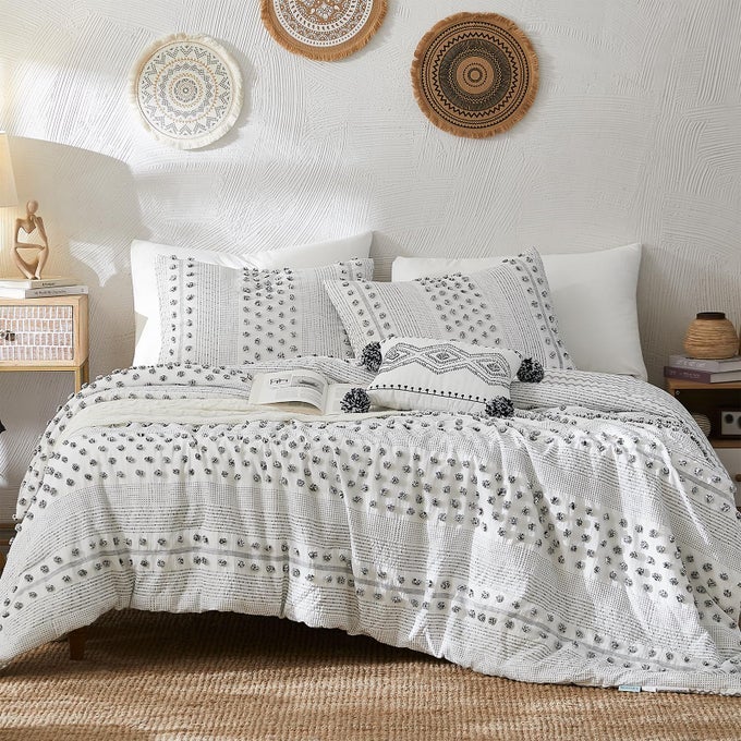 FULL COMFORTER SET 8 PIECES BED IN A BAG WITH COMFORTERS SHEETS PILLOWCASES SHAMS POM TUFTED DESIGN MICROFIBER ALL SEASON DOWN ALTERNATIVE BEDDING SETS WHITE AND BLACK 80 X 90