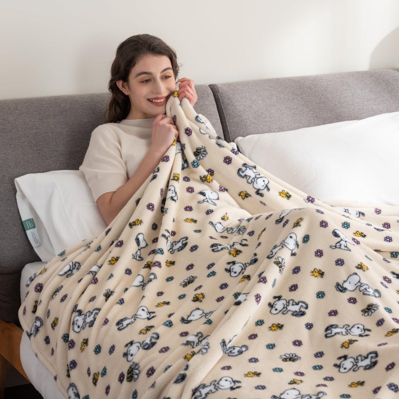 Berkshire Blanket PeanutsÂ® VelvetLoftÂ® Cute Character Snoopy Plush Blanket,Peanuts Woodstock Snoopy Spring Frolic Large Canvas,Full/Queen 90 in x 90 in (Official PeanutsÂ® Product) - Image 4