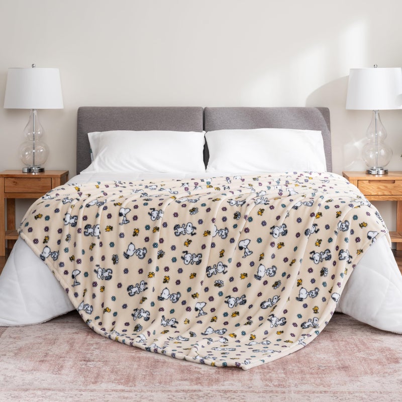 Berkshire Blanket PeanutsÂ® VelvetLoftÂ® Cute Character Snoopy Plush Blanket,Peanuts Woodstock Snoopy Spring Frolic Large Canvas,Full/Queen 90 in x 90 in (Official PeanutsÂ® Product) - Image 5