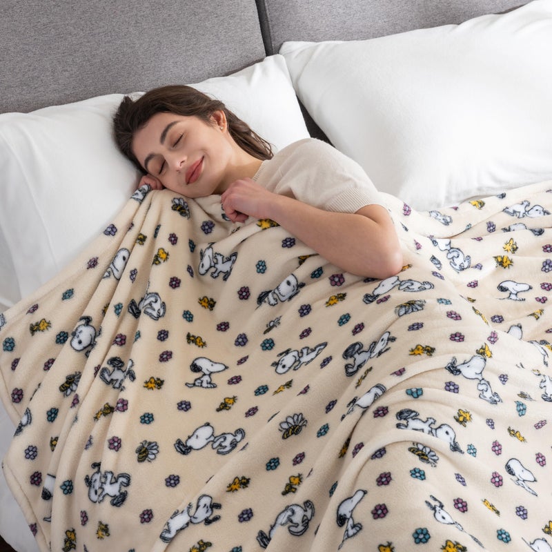 Berkshire Blanket PeanutsÂ® VelvetLoftÂ® Cute Character Snoopy Plush Blanket,Peanuts Woodstock Snoopy Spring Frolic Large Canvas,Full/Queen 90 in x 90 in (Official PeanutsÂ® Product) - Image 3