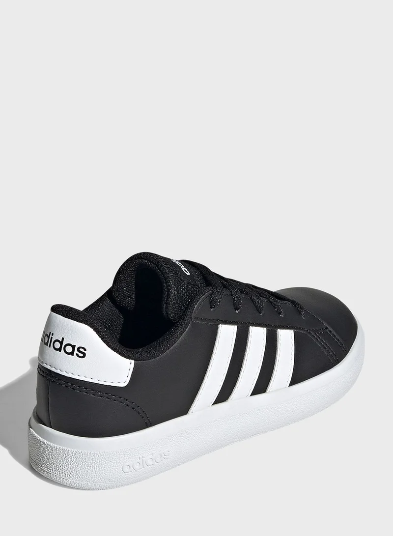 adidas المحكمة الكبرى للشباب 2.0