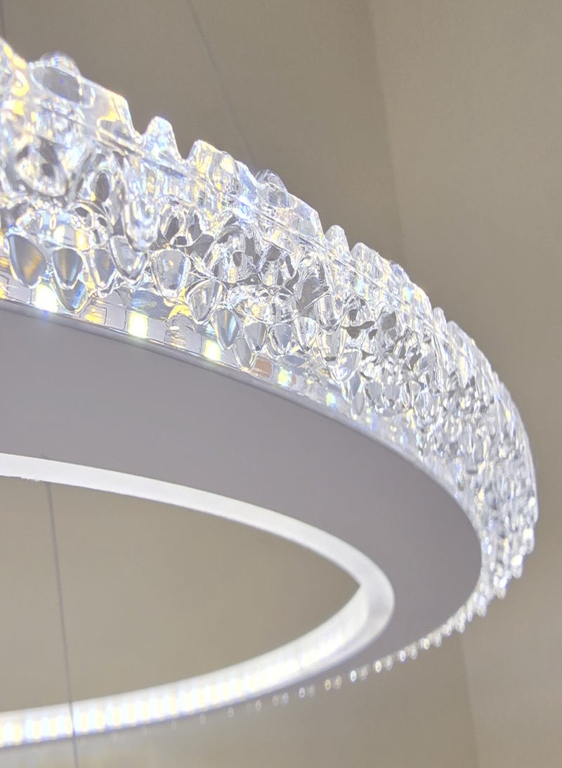 الثريات ثريا بتصميم فاخر وعصري يتكون من حلقات LED دائرية متدرجة،ثريا ب3 ألوان تمنح إضاءة ناعمة ومتوازنة مع لمسة فنية جذابة،مصنوعة من مواد عالية الجودة مع لمسات كرستالية،مثالية لغرفة المعيشة وغرفة الطعام مع ريموت تحكم عن بعد  - Image 4