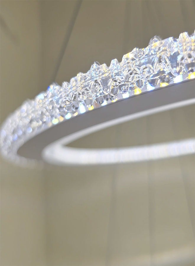 الثريات ثريا بتصميم فاخر وعصري يتكون من حلقات LED دائرية متدرجة،ثريا ب3 ألوان تمنح إضاءة ناعمة ومتوازنة مع لمسة فنية جذابة،مصنوعة من مواد عالية الجودة مع لمسات كرستالية،مثالية لغرفة المعيشة وغرفة الطعام مع ريموت تحكم عن بعد  - Image 3