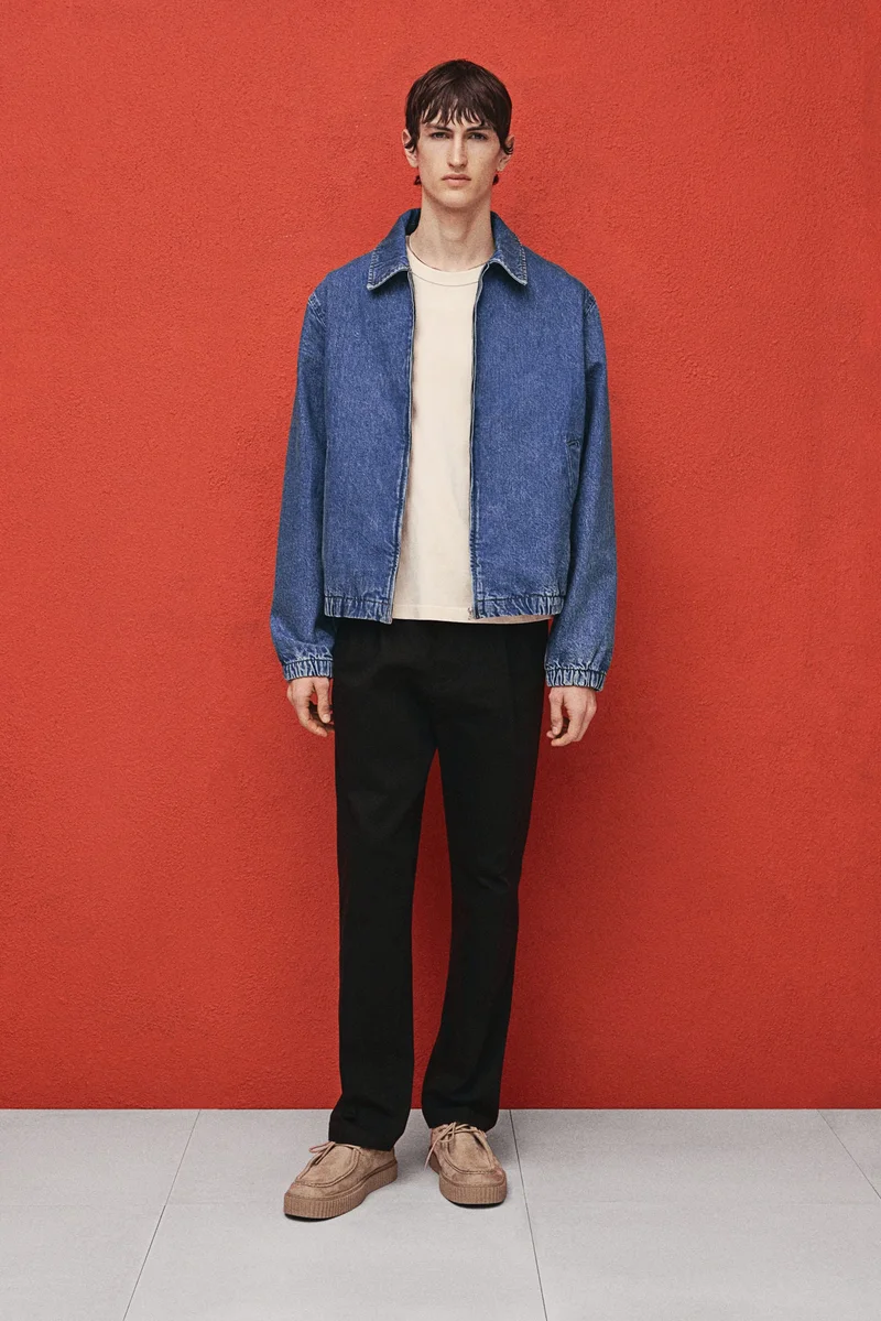 اتش اند ام بنطلون تشينو بقصّة عادية وكسرات على الساقين