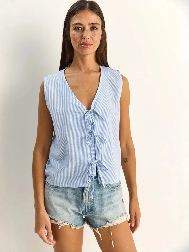 Bianco Lucci LUCCI Striped V-Neck Blouse with Tie Detail