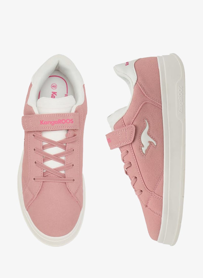 كانغاروس حذاء رياضي نسائي بشعار وشريط لاصق - Image 1