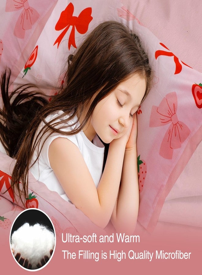 A Nice Night طقم لحاف أحمر جميل مع رباط، 6 قطع في حقيبة، طقم ملاءات متطابقة، مجموعات سرير بشريطة جميلة، نمط أميرة بطباعة فراولة، ديكور غرفة وردي فاتح للفتيات، توأم - Image 4
